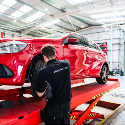 Read more about the article What’s the difference between a Service and MOT?